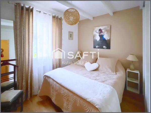 VILLA PISCINE A LA VUE DEGAGÉE EXPO SUD