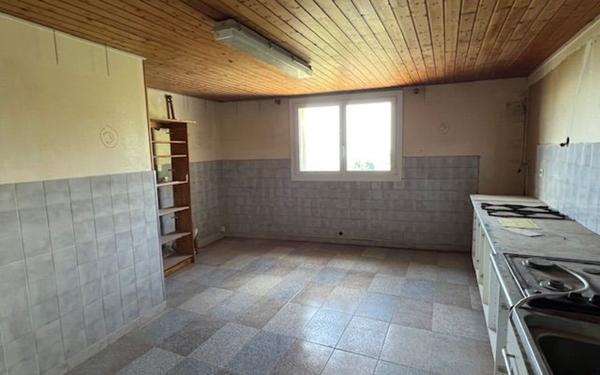 Maison à vendre    5 pièces • 120 m2 Saint-Étienne-de-Crossey