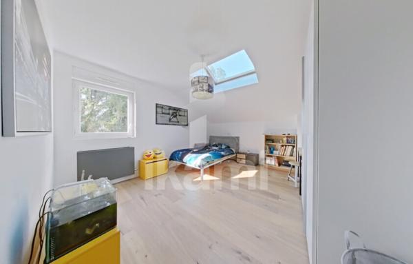 Maison de Haut Standing à Chens-sur-Léman avec Vue sur le Lac et Proximité Suisse