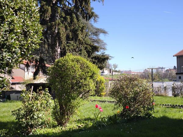 Le charme  d'une maison de maître avec un beau jardin