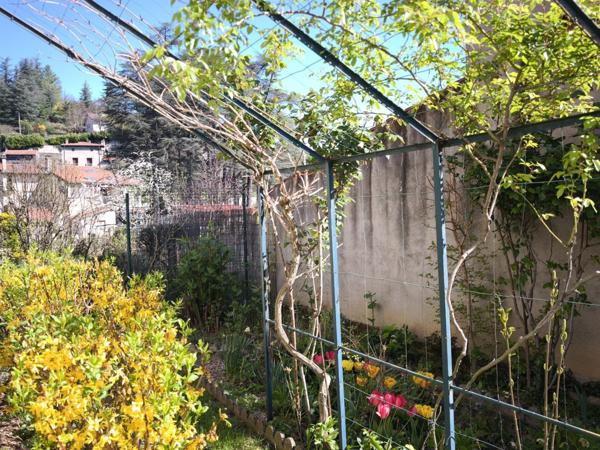 Le charme  d'une maison de maître avec un beau jardin