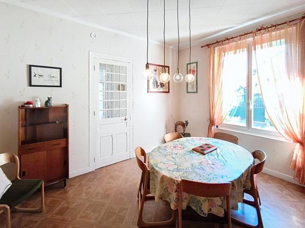 Le charme  d'une maison de maître avec un beau jardin