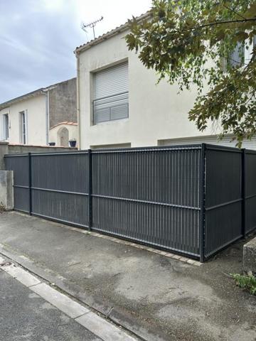 À louer à l’année – T2 avec cour privative – Quartier T