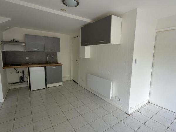 À louer à l’année – T2 avec cour privative – Quartier T
