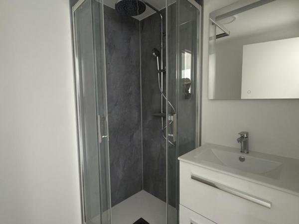 À louer à l’année – T2 avec cour privative – Quartier T