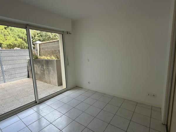 À louer à l’année – T2 avec cour privative – Quartier T