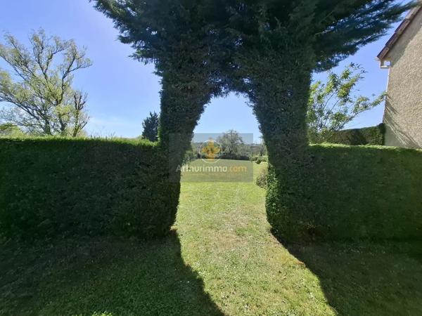 Vente                                                      Propriété
                        
                     6 pièces                      155 m2                     à Coulommiers