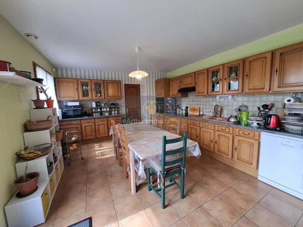 Vente                                                      Propriété
                        
                     6 pièces                      155 m2                     à Coulommiers