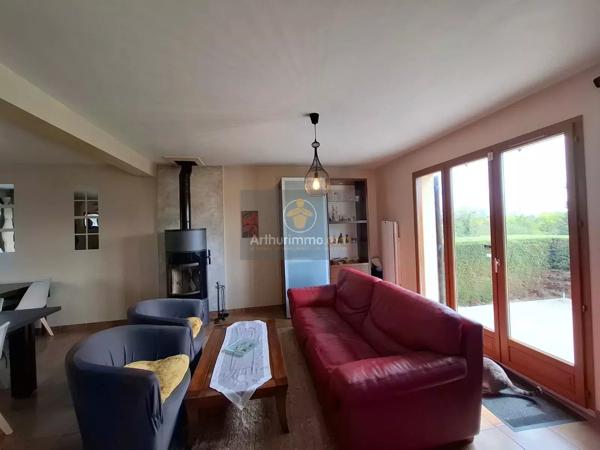 Vente                                                      Propriété
                        
                     6 pièces                      155 m2                     à Coulommiers