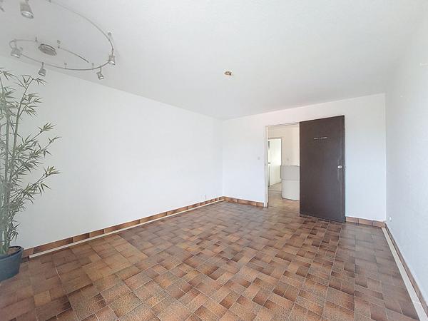 Local commercial de 101 m² au 1er étage à vendre à Ramonville-Saint-Agne -Place Marnac