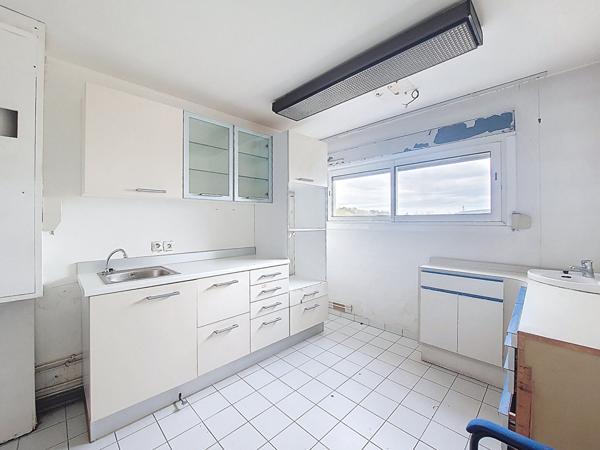 Local commercial de 101 m² au 1er étage à vendre à Ramonville-Saint-Agne -Place Marnac