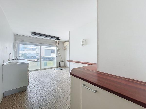 Local commercial de 101 m² au 1er étage à vendre à Ramonville-Saint-Agne -Place Marnac