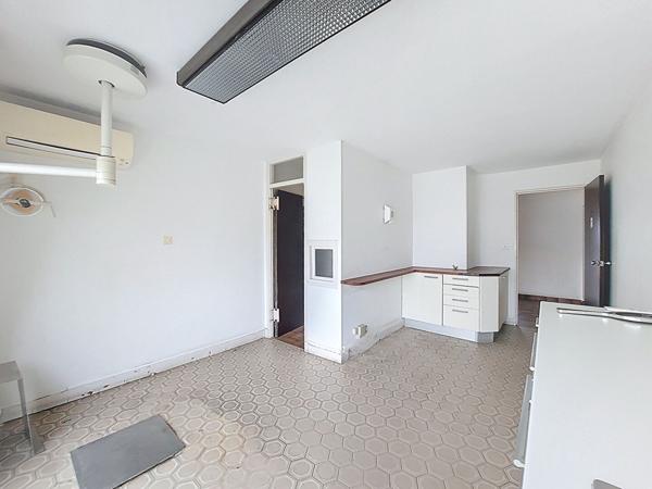 Local commercial de 101 m² au 1er étage à vendre à Ramonville-Saint-Agne -Place Marnac