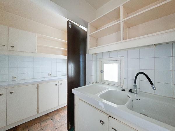 Local commercial de 101 m² au 1er étage à vendre à Ramonville-Saint-Agne -Place Marnac