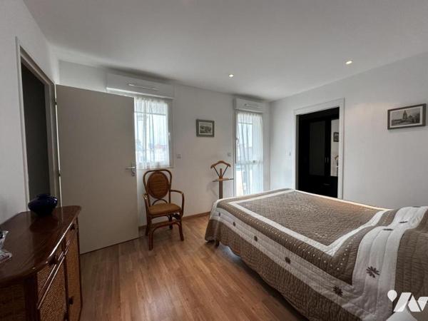 QUIBERON - A VENDRE BEL APPARTEMENT AVEC GARAGE