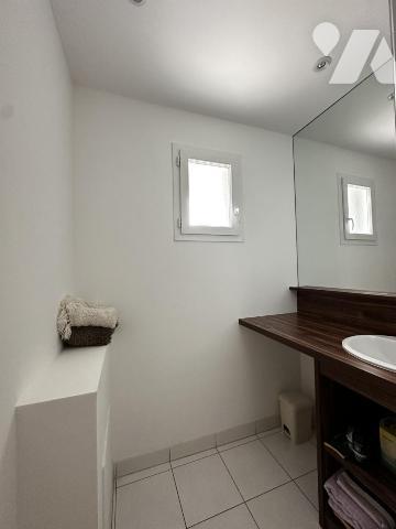 QUIBERON - A VENDRE BEL APPARTEMENT AVEC GARAGE