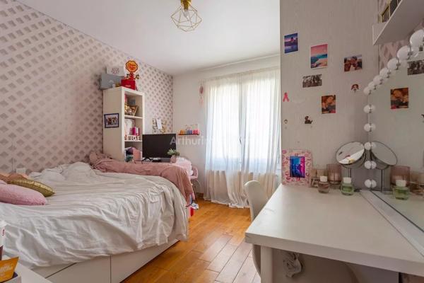 Vente                                                      Maison de ville
                        
                     6 pièces                      130 m2                     à Montlhéry