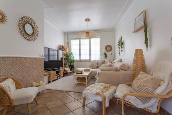 Vente                                                      Maison de ville
                        
                     6 pièces                      130 m2                     à Montlhéry