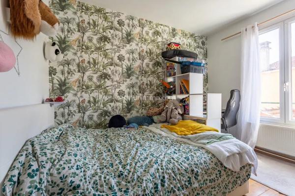 Vente                                                      Maison de ville
                        
                     6 pièces                      130 m2                     à Montlhéry