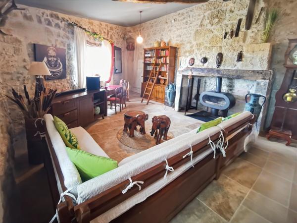 Espiens (47600) Magnifique longère en pierre de 450 m² – Rénovation haut de gamme – Piscine chauffée – Terrain 2 200 m²