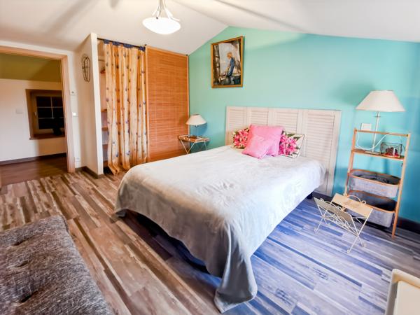 Espiens (47600) Magnifique longère en pierre de 450 m² – Rénovation haut de gamme – Piscine chauffée – Terrain 2 200 m²