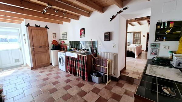 Maison à Burie avec de belles prestations, près de 300m² habitables!