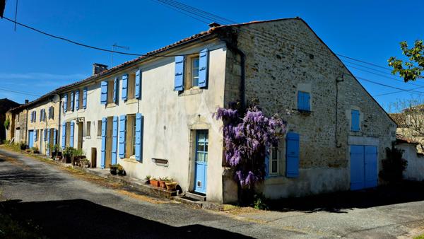 Maison à Burie avec de belles prestations, près de 300m² habitables!
