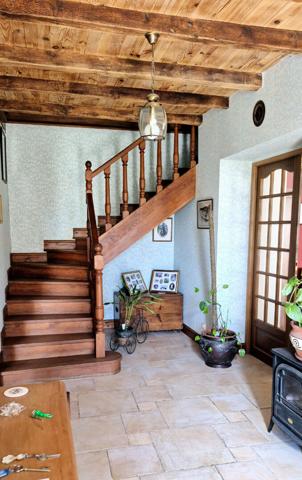 Maison à Burie avec de belles prestations, près de 300m² habitables!