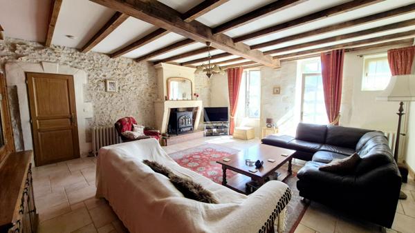 Maison à Burie avec de belles prestations, près de 300m² habitables!