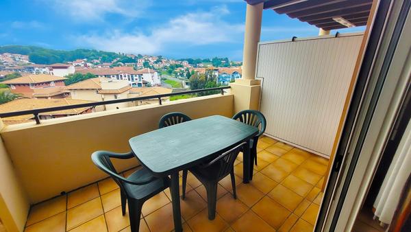 RESIDENCE AVEC PISCINE ET PARKING