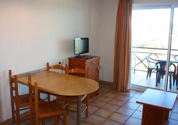 RESIDENCE AVEC PISCINE ET PARKING