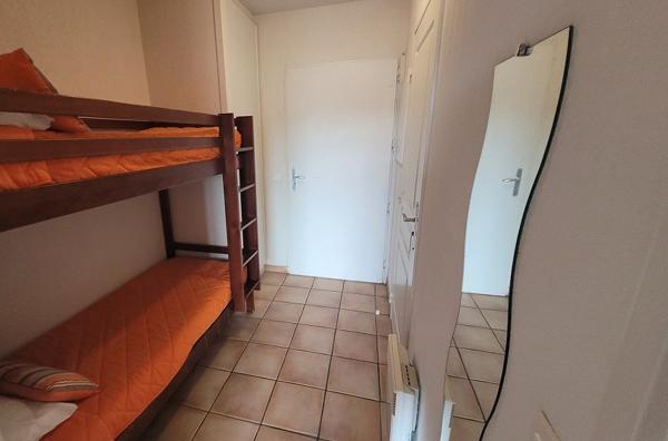 RESIDENCE AVEC PISCINE ET PARKING