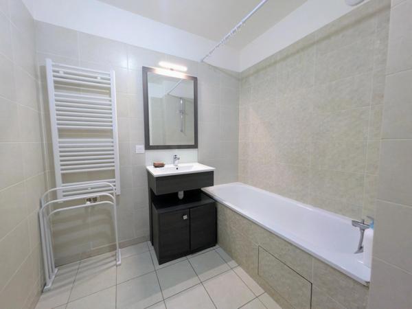 A LOUER - Apt T3 BIS - 72m2 + BALCON + PARKING - COEUR DE VILLE - BEZONS (95)