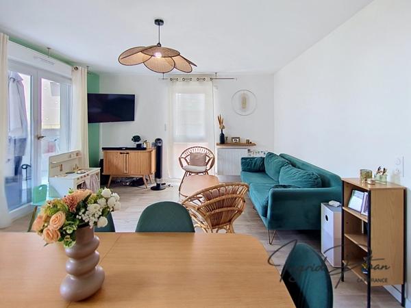 A LOUER - Apt T3 BIS - 72m2 + BALCON + PARKING - COEUR DE VILLE - BEZONS (95)
