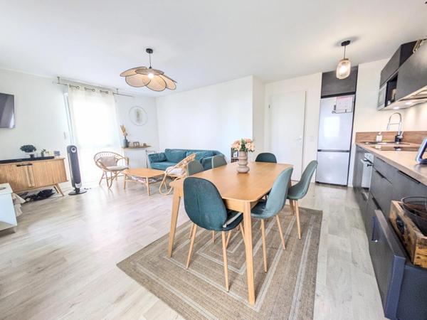 A LOUER - Apt T3 BIS - 72m2 + BALCON + PARKING - COEUR DE VILLE - BEZONS (95)
