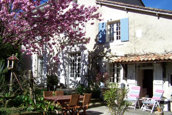 Maison de charme de 3 chambres et 2 gîtes en Périgord Vert.