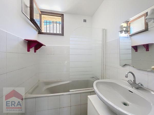 A VENDRE DIGNES LES BAINS 04000 MAISON T5 TERRAIN JARDIN GARAGE