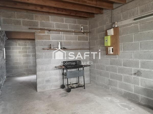 Maison de plain pied avec hangar