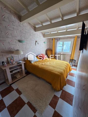 Belle Maison au style provençal, d’une superficie de 93 m2 avec 3 chambres, idéale pour accueillir une famille, offrant deux terrasses,  une belle piscine, un double garage, dans un quartier calme et sécure de Saint Mitre les Remparts proches