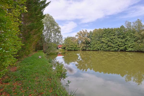 Etang, etang prive, peche, Pougues Les Eaux, proche Paris, cabane, verger
