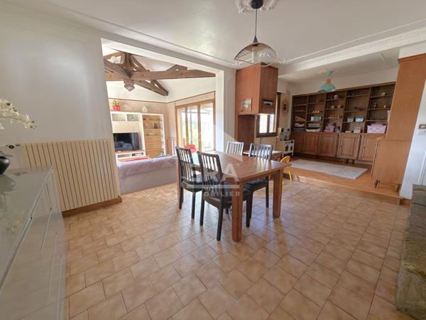 Maison de plain-pied de 112 m² avec dépendance de 47 m² à Saint-Ouen-en-Brie