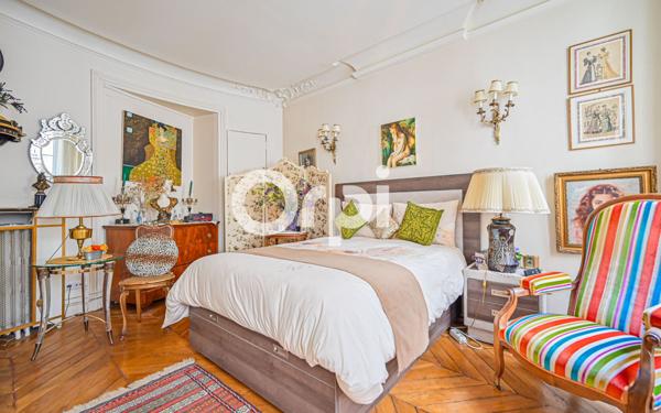 Appartement à vendre    6 pièces • 123,84 m2 Paris 11