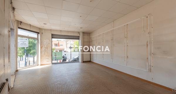 À vendre Local commercial 48.68 m² - Rueil-malmaison 92500