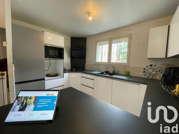 House for sale 5 rooms 93 m² Savigny-le-Temple