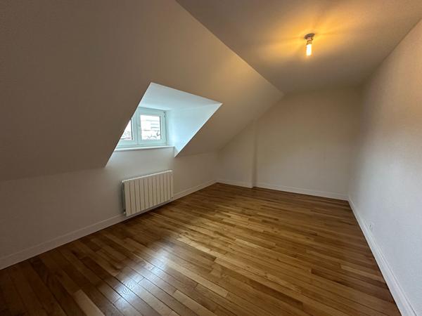 CHATEAUROUX - Proche centre - maison de ville - 6 chambres - cave- jardin - piscine.