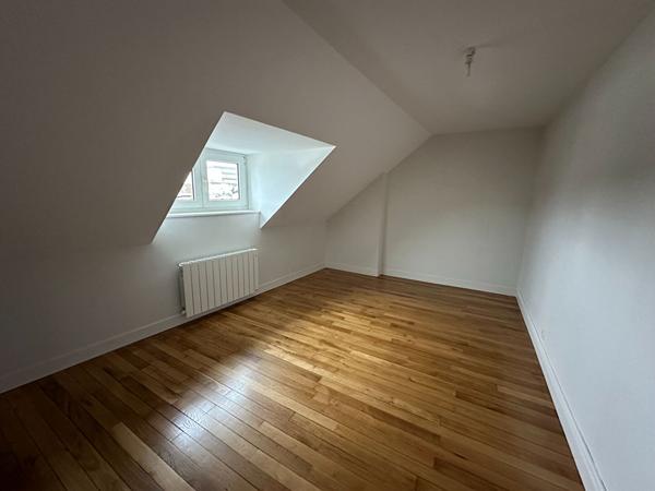 CHATEAUROUX - Proche centre - maison de ville - 6 chambres - cave- jardin - piscine.