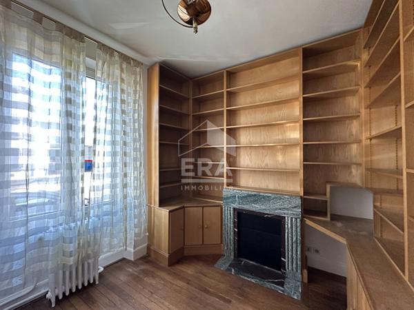 CHATEAUROUX - Proche centre - maison de ville - 6 chambres - cave- jardin - piscine.