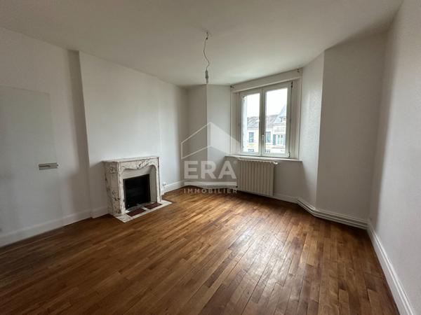 CHATEAUROUX - Proche centre - maison de ville - 6 chambres - cave- jardin - piscine.