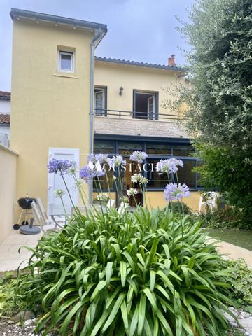 MAISON DE VILLE EN PARFAIT ÉTAT - HYPER-CENTRE & PLAGE À 500m -