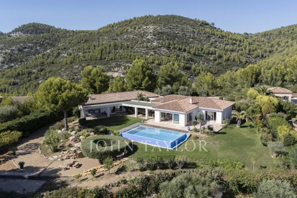 Sanary-sur-Mer / Ollioules – Villa avec vue mer panoramique